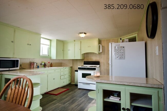 Foto del edificio - Large Provo basement apartment.