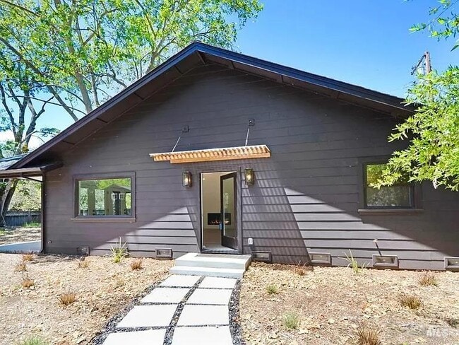 Foto del edificio - 9554 Los Guilicos Ave