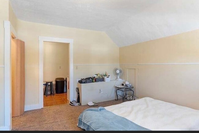 Building Photo - 87 School St