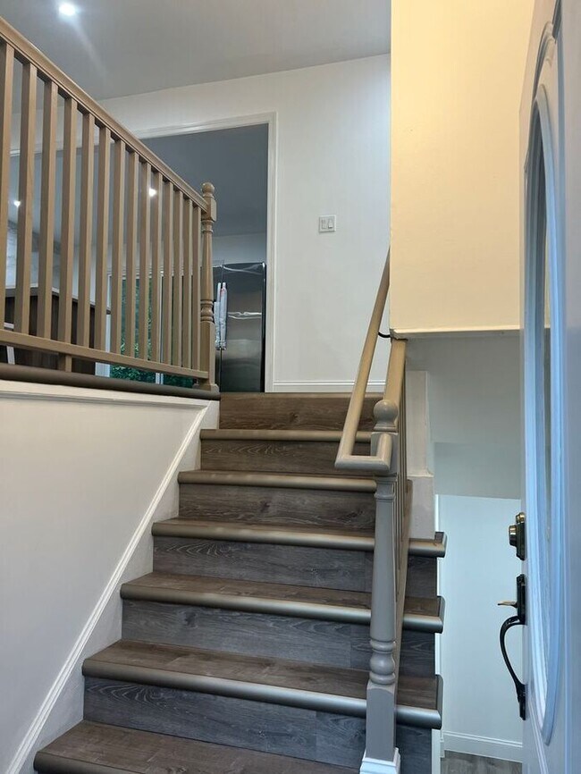 Building Photo - 102 Hedgewood Dr