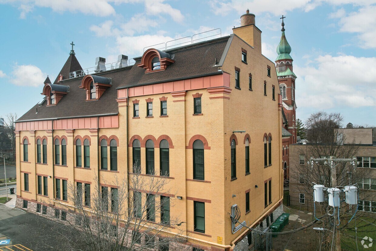 Building Photo - 938 Clifford Ave