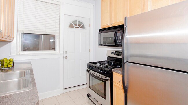 Building Photo - 4726 N Racine Ave