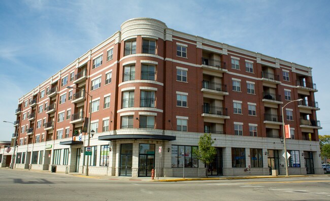 Building Photo - ReVerb Century Station Apt! (3200 S Oak Park)