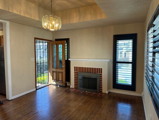 Foto del edificio - 2bed/1bath Home Plus ADU w/ kitchen & bath...