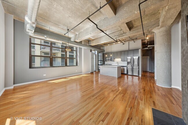 Building Photo - 758 N Larrabee St