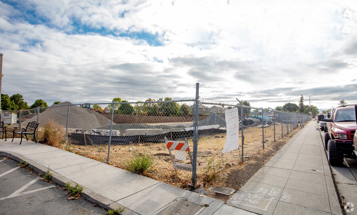 Construction June 2021 - Colibri Commons