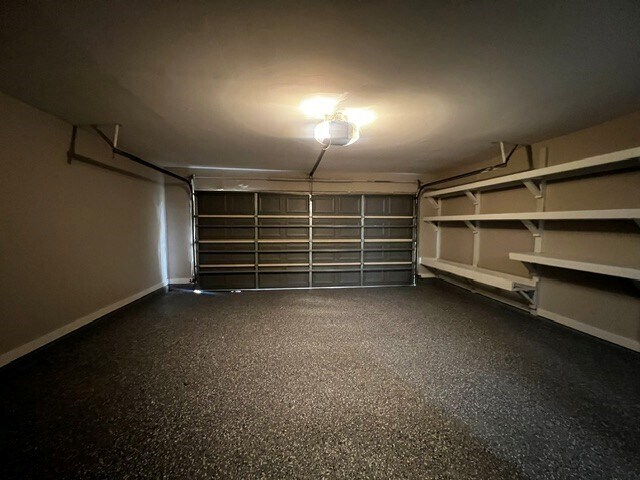 Building Photo - 3230 Meadway Dr