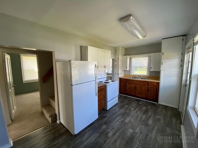 Foto del edificio - 2 W 4th St