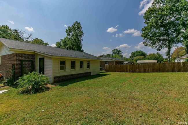 Foto del edificio - 910 Sycamore Rd