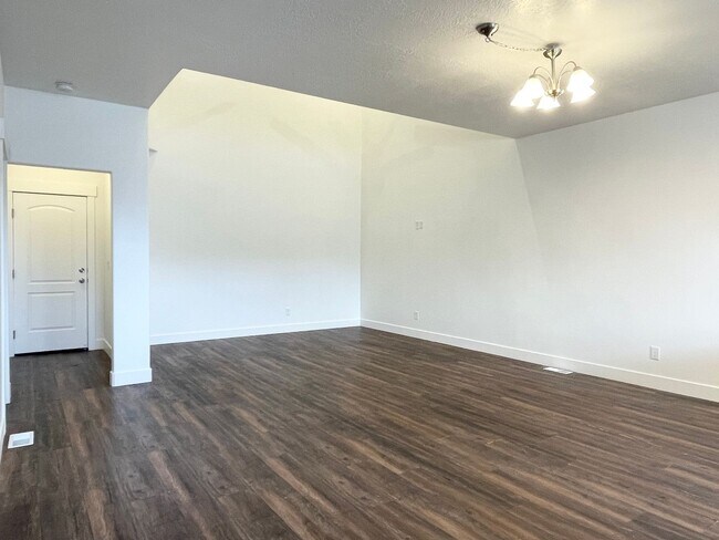 Building Photo - Beautiful Poolside Townhome at The Exchange!