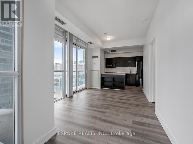 Building Photo - 126 Simcoe St