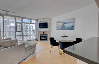 Building Photo - 139 Drake St