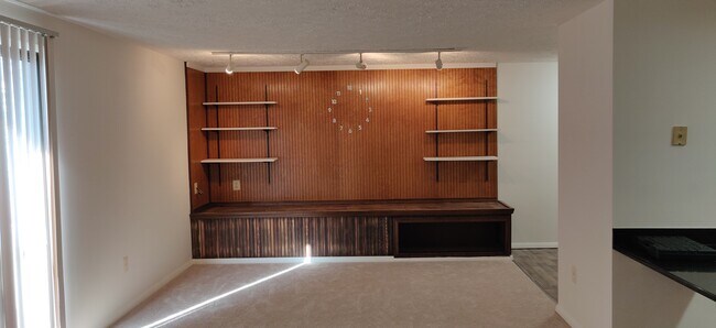 Building Photo - 701 Heather Ridge Dr