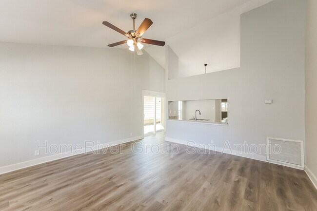 Building Photo - 5918 Catalina Sunrise Dr