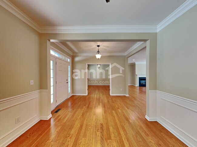 Foto del edificio - 319 Forest Bend Dr