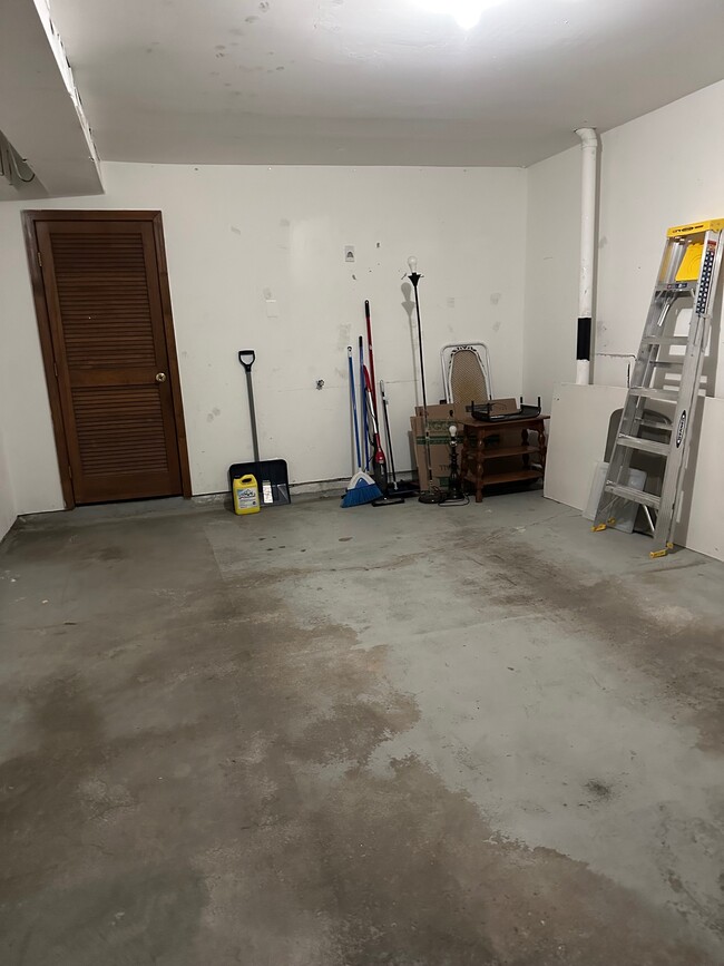 Garage 1 - 19 Doane St