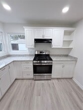 Building Photo - 5451 Oriole St