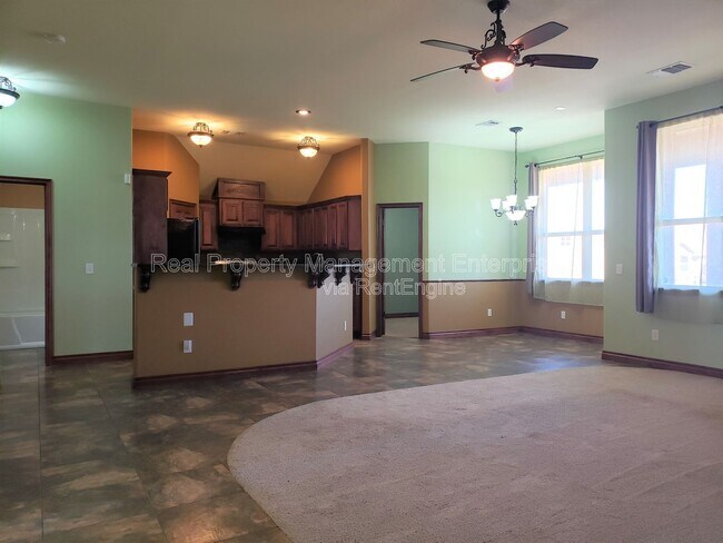 Foto del edificio - 329 Madison Pl Dr