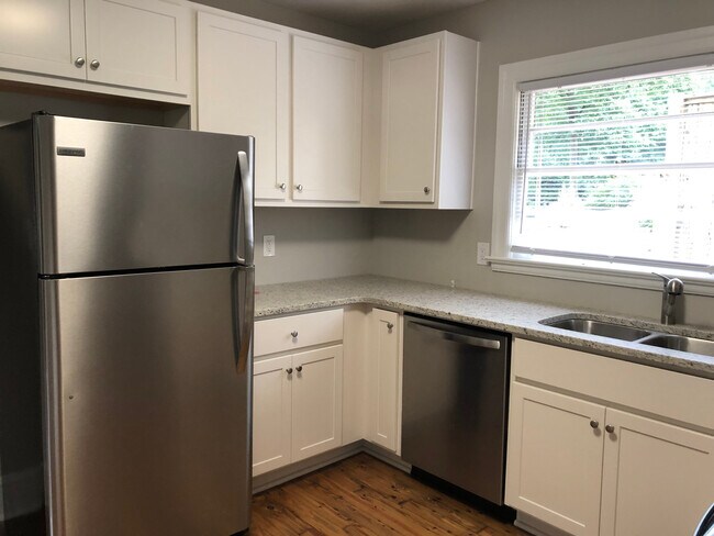 Building Photo - PRE-LEASING FOR AUGUST!