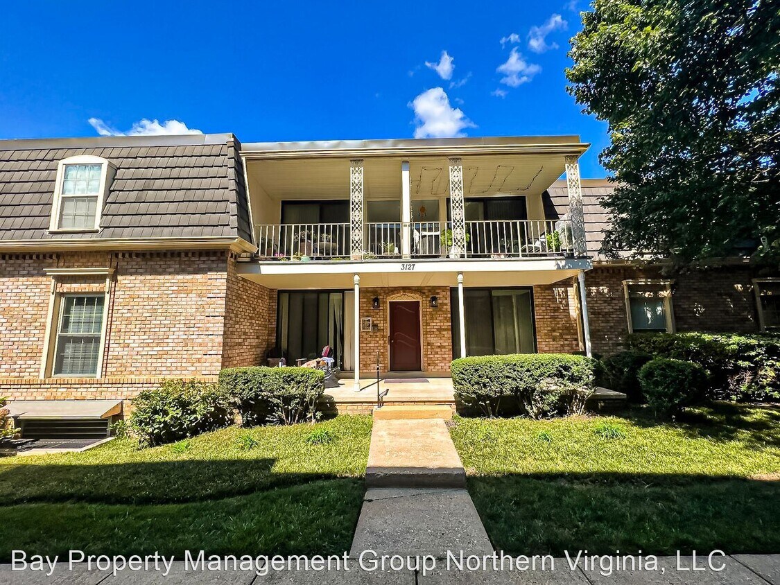 2 br, 2 bath House 3127 Patrick Henry Dr... House Rental in Falls Church, VA