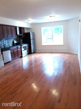 Building Photo - 3 br, 1 bath 4plex - 3829 Baring St #4