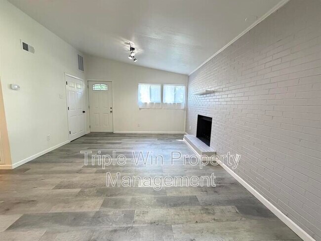 Foto del edificio - 8301 Pepperidge Dr