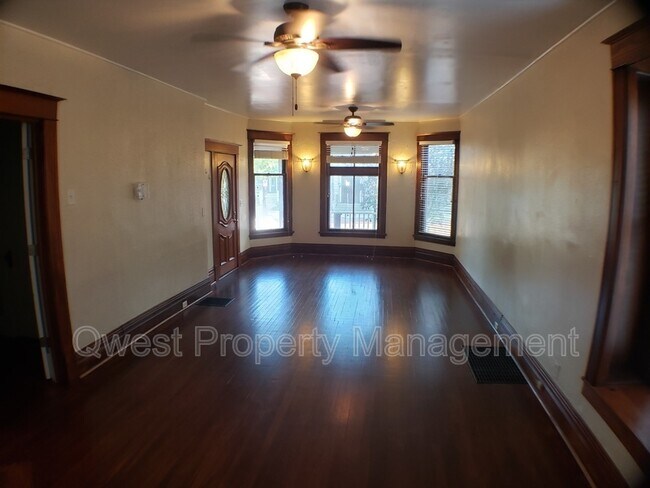 Foto del edificio - 902 Cherry St SE