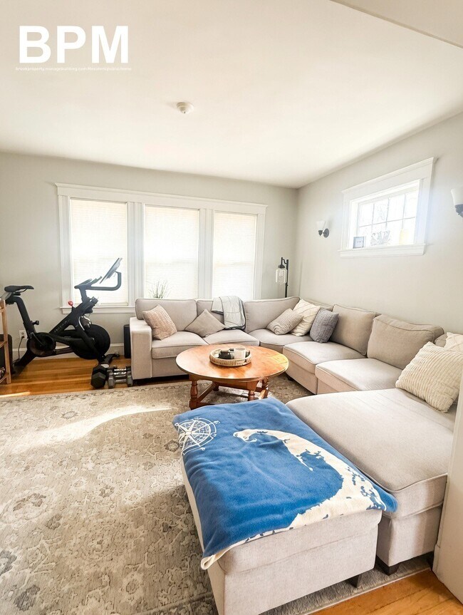 Building Photo - 949 Adams St