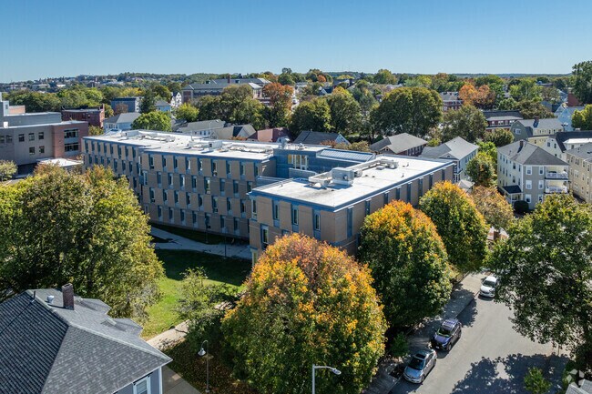 Alternativa 2 - Clark University Blackstone Hall