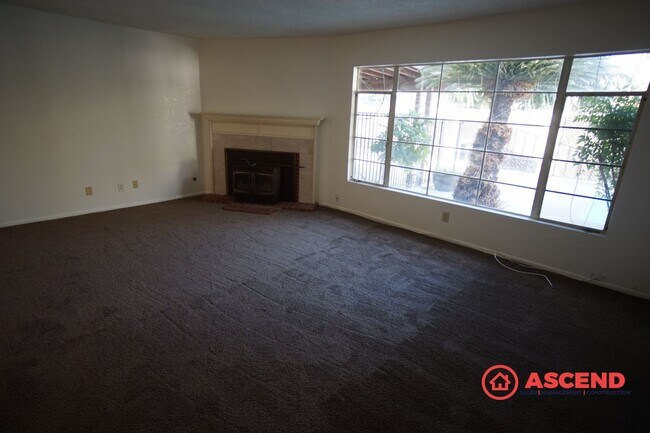 Foto del edificio - Stunning Home in Northeast Bakersfield!