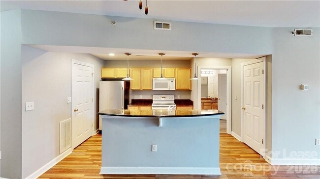 Foto del edificio - 718 W Trade St