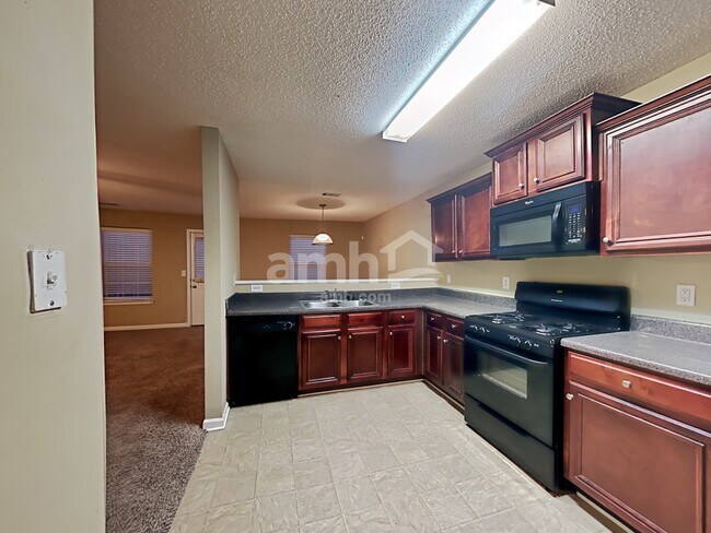 Foto del edificio - 369 Hidden Creek Ln