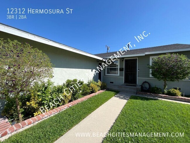 Building Photo - Home Sweet Home!  Pet-Friendly, Large Den ...