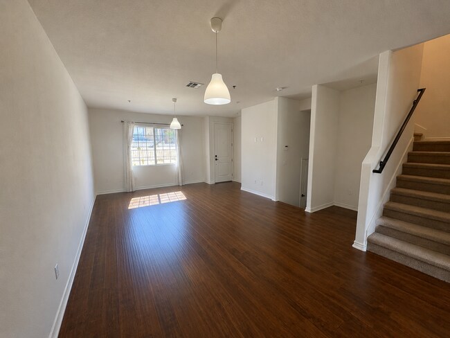Foto del edificio - 332 East Hilltop Way