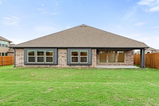 Foto del edificio - Spacious 4-Bedroom Retreat with 3 Full Baths – Your Modern Sanctuary Awaits in Justin, TX!