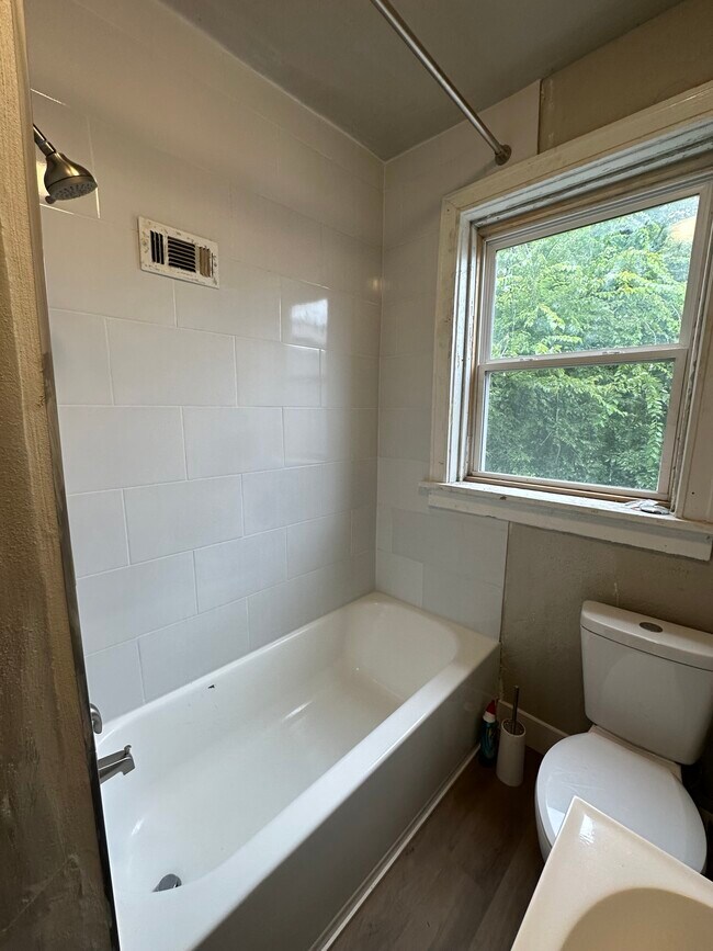 Foto del edificio - 5848 Kennerly Ave