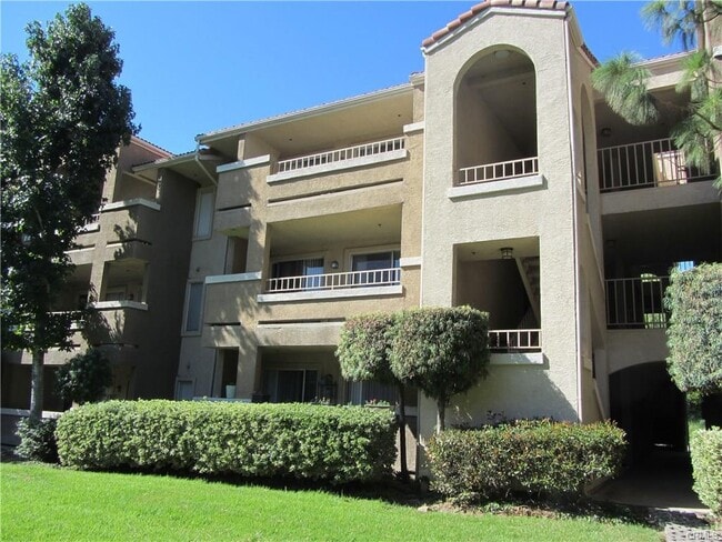 Building Photo - 1010 La Terraza Cir