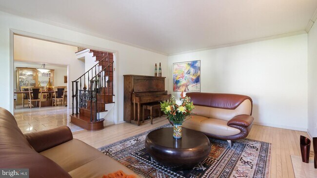 Foto del edificio - 402 Dartmouth Rd