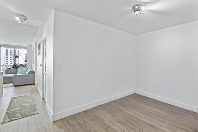 Foto del edificio - 79 SW 12th St