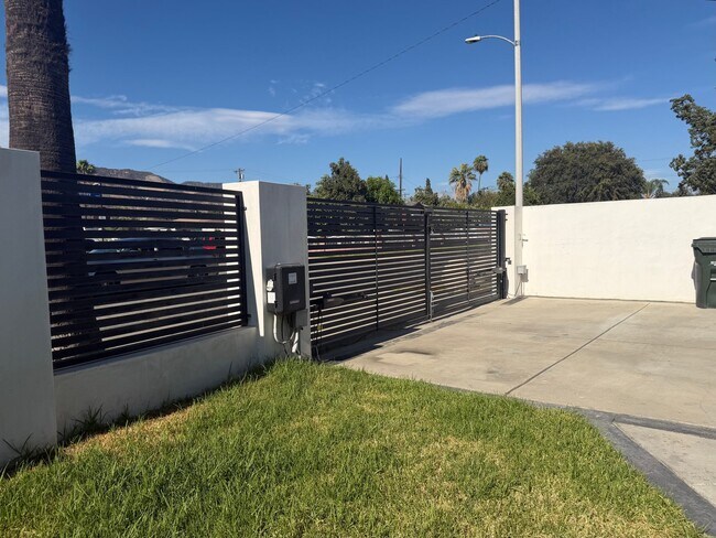 Foto del edificio - 2516 Fernley Dr