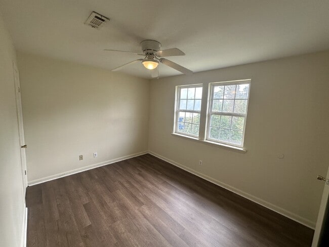 Building Photo - Apartment For Rent