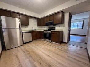 Building Photo - 4236 Huntington Ave
