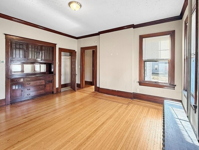 Building Photo - 438 University Ave NE