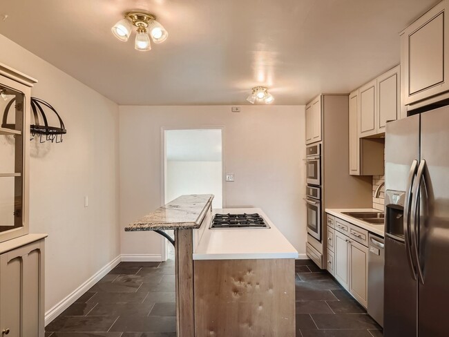 Building Photo - 2241 S Linley Ct