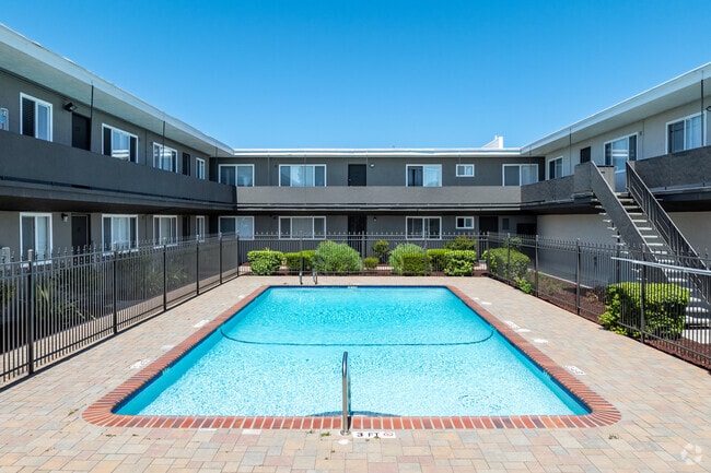 Foto del edificio - Garden Court Apartments