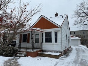 Building Photo - 816 E 3rd St