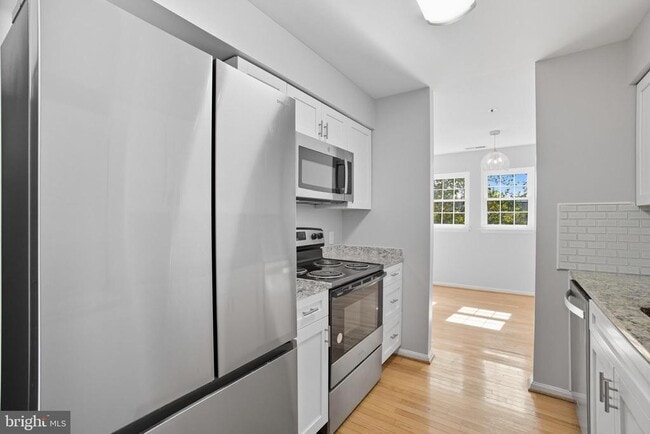 Foto del edificio - 8399 Montgomery Rd