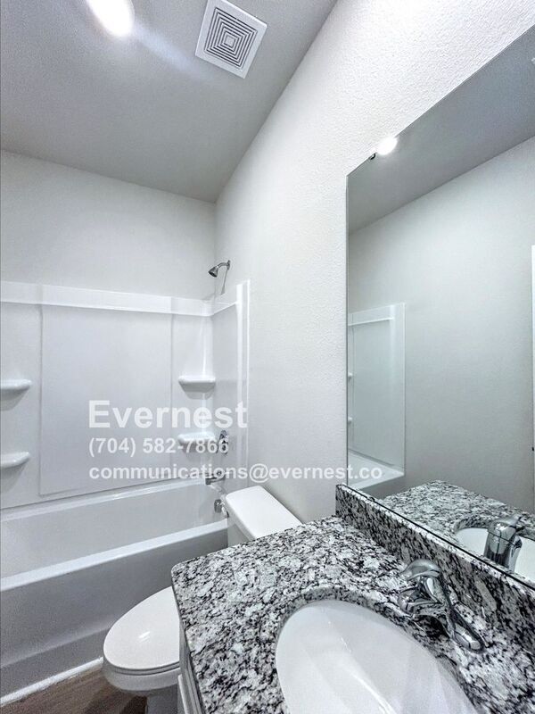 Foto del edificio - 221 Aniston Ln