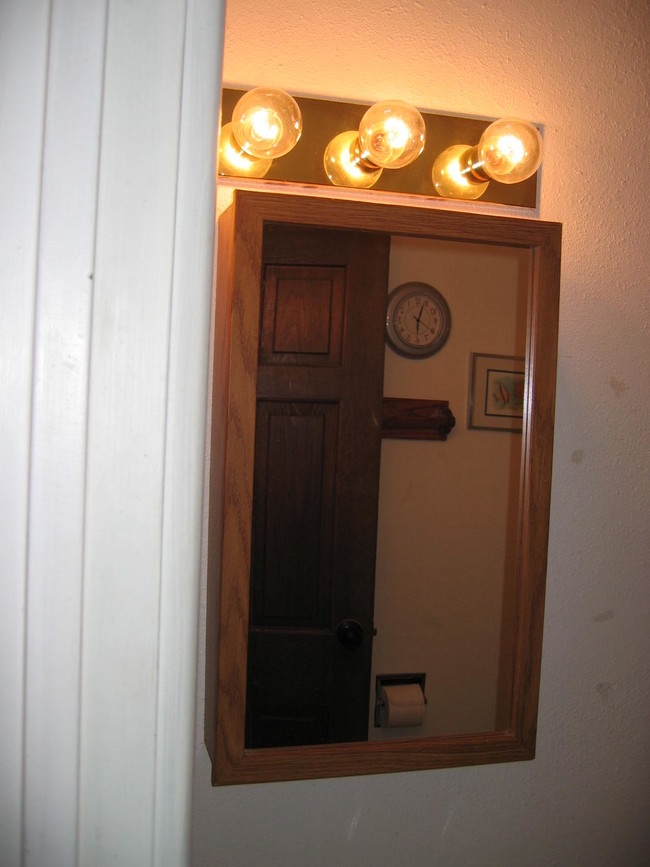 Building Photo - 709 Vincent Ct