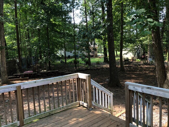 Building Photo - Charming 3 BR/1BA convenient to Loop in SE...